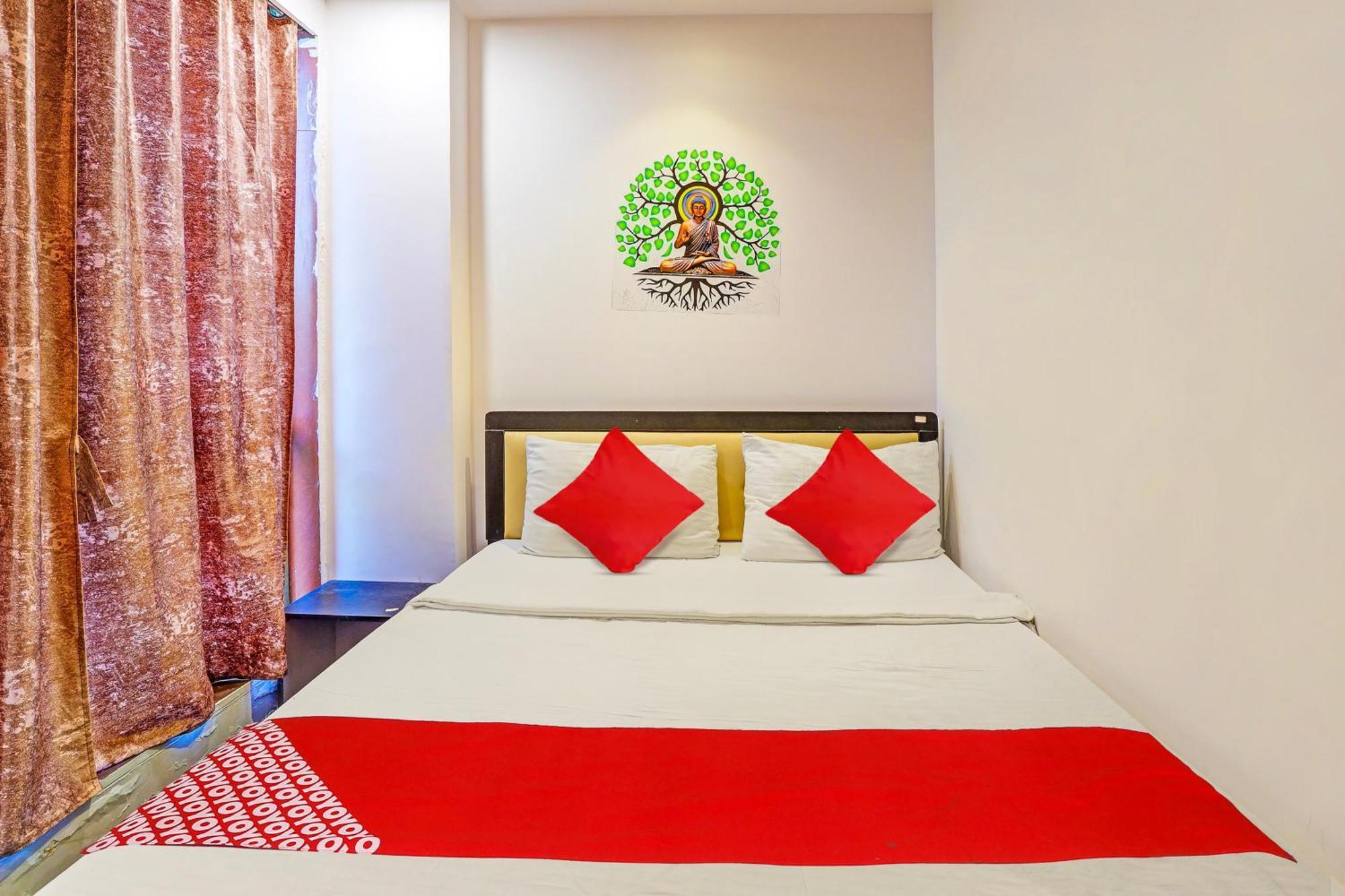Hotel O Lotus Hotel Surat Eksteriør billede