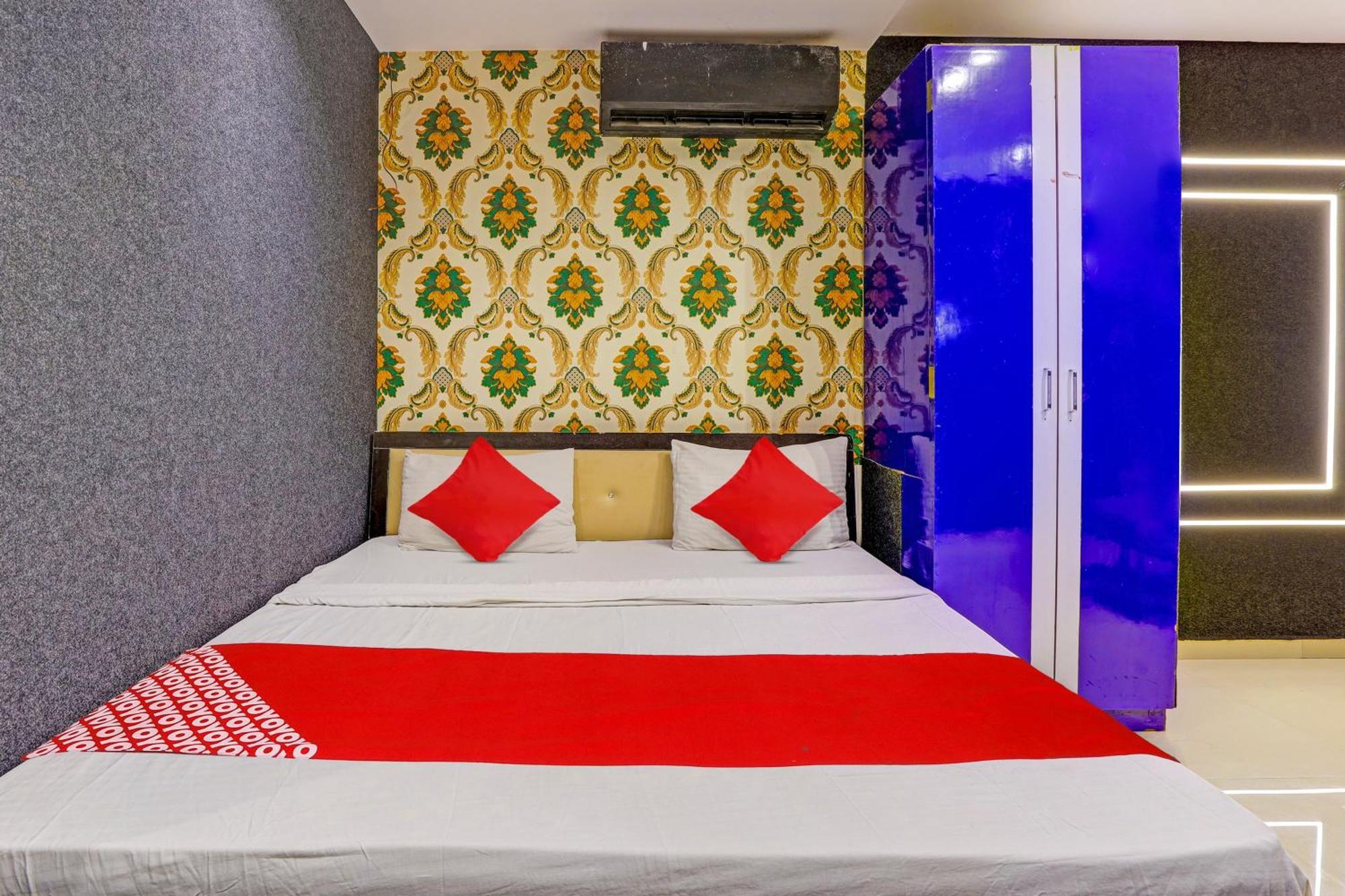Hotel O Lotus Hotel Surat Eksteriør billede